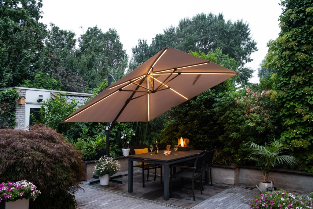 boog Moreel dealer Aluminium zwevende parasol met verlichting lumen led 3 x 3 m. - De tuin van  Eden